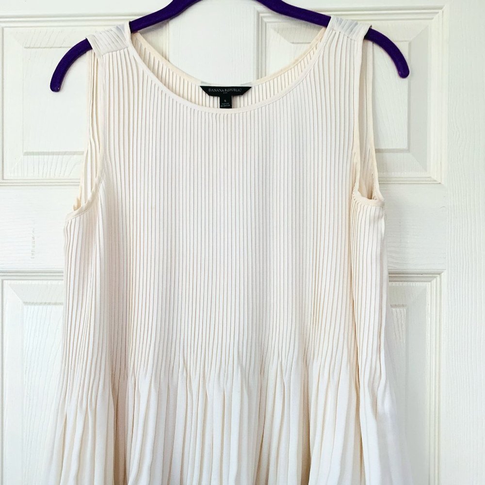 BANANA REPUBLIC White Accordion Sleeveless Top
